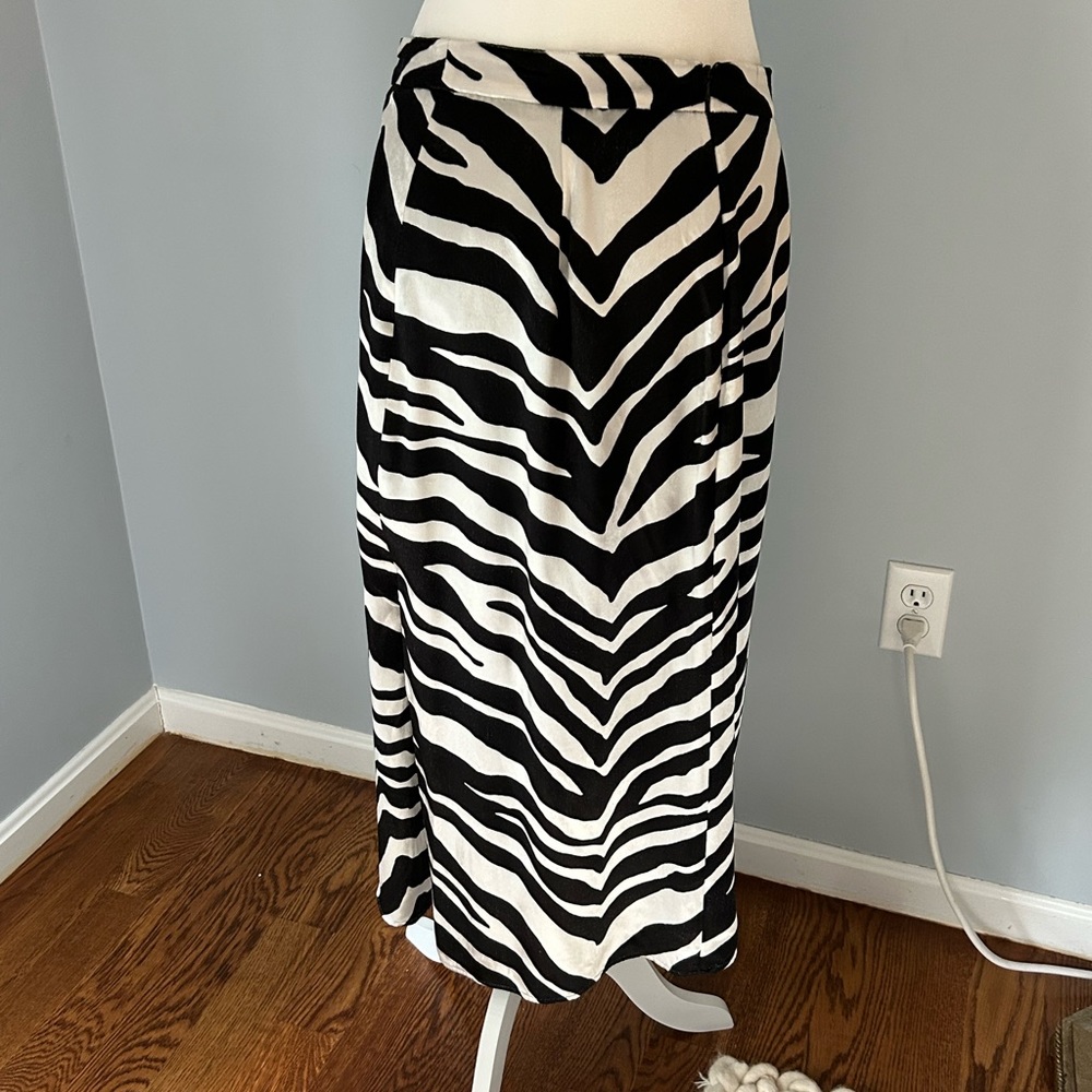 Size 8 black and white zebra printed pencil skirt